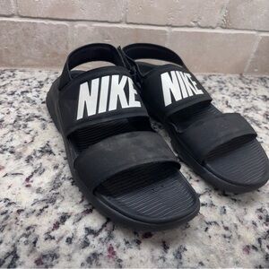 NIKE Tanjun Women's Size 7 Cool Black/White Hook & Loop Sandals Shoes